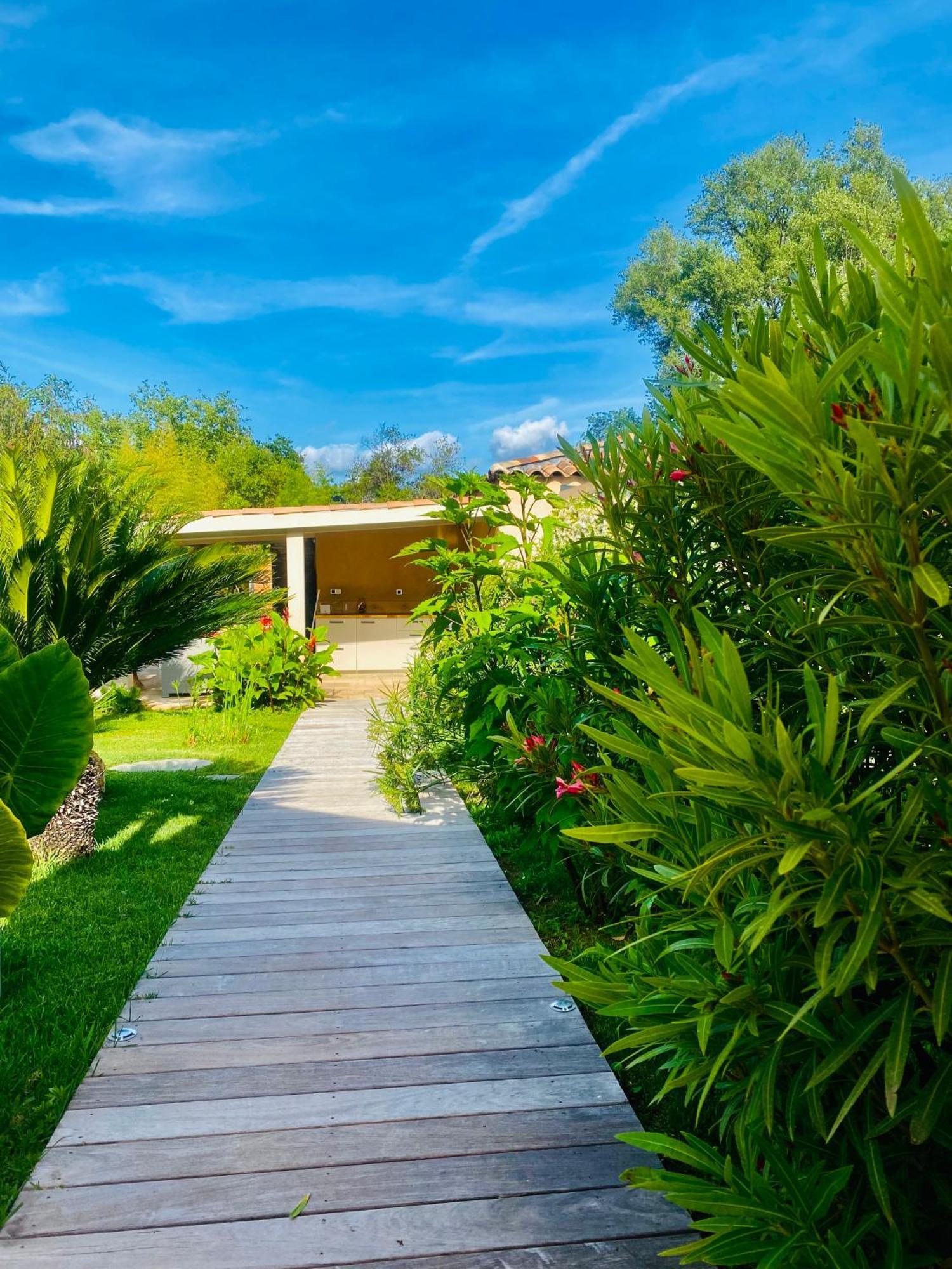 Le Cocoon Lodge Du Gapeau & Massage Solliès-Pont エクステリア 写真